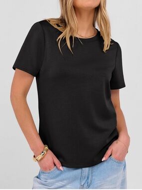 Essential Black Short Sleeve Crewneck Tee M17